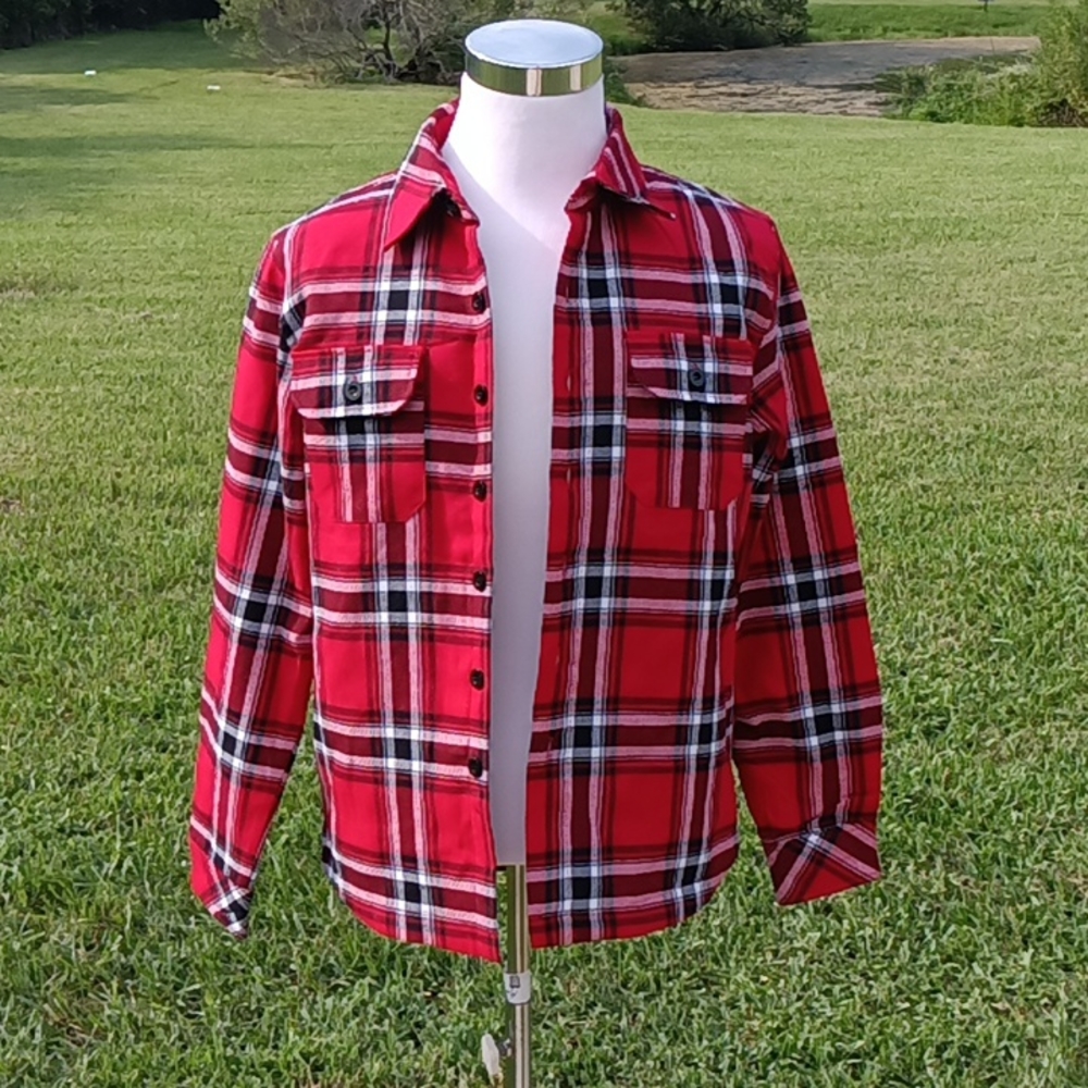 Shaka Wear long sleeve red plaid size small button up